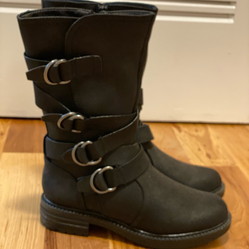 New Woman’s Report Footwear Combat Boots - Size 6.5